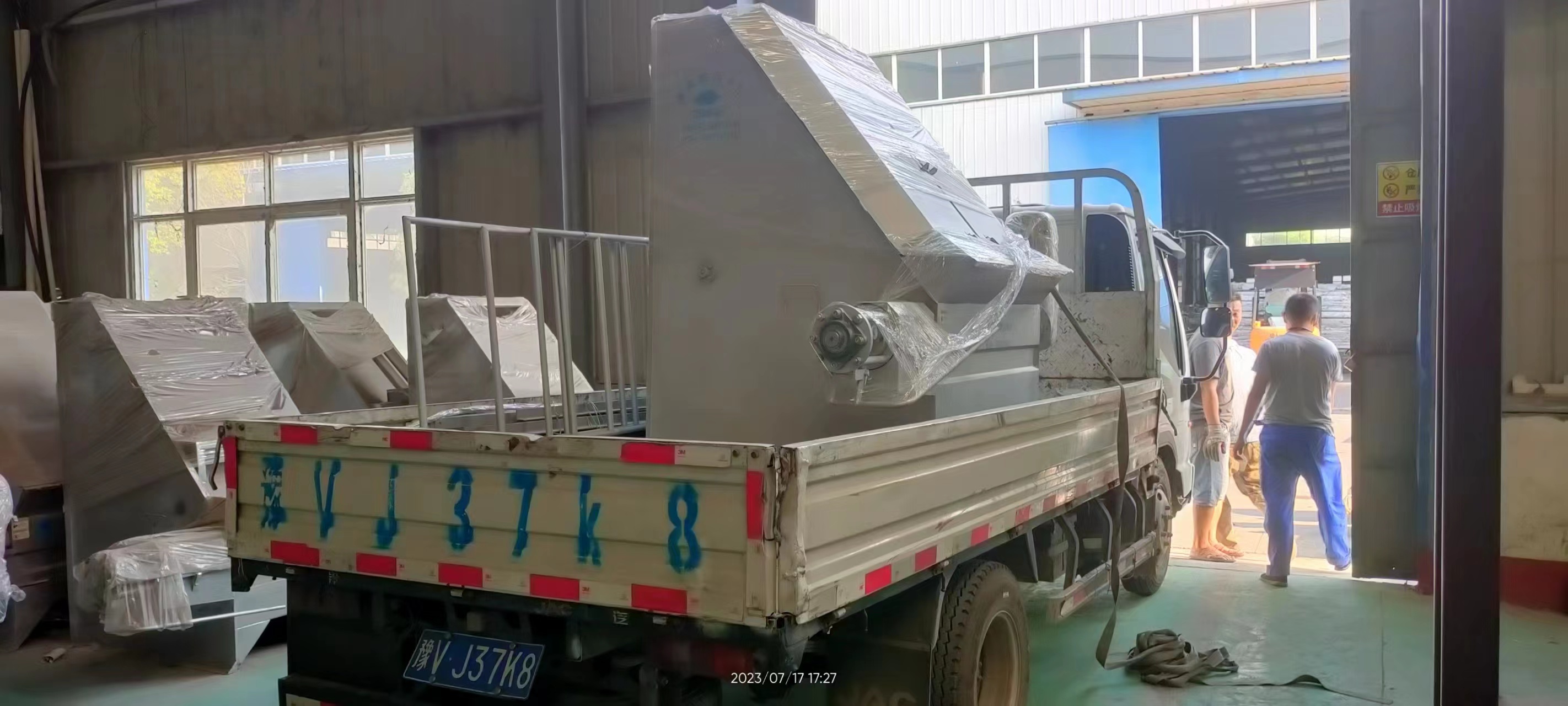 發(fā)青島吉環(huán)一臺(tái)120Z和不銹鋼平臺(tái)一套。